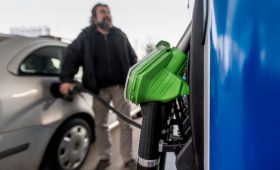 ФАС решила возложить вину за скачок цен на бензин на двух трейдеров