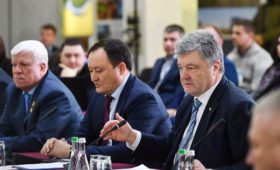 Порошенко отреагировал на скандальное решение КСУ