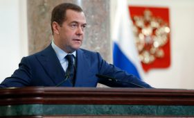 Медведев пообещал не поднимать налоги в ближайшие шесть лет