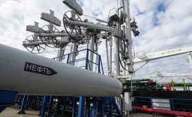 СМИ узнали о приостановке экспорта нефти из России еще по одному маршруту