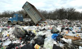 СМИ узнали о риске остановки работы мусорных операторов из-за неплатежей