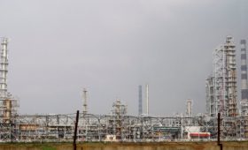 «Белнефтехим» сообщил о поступлении чистой нефти из России
