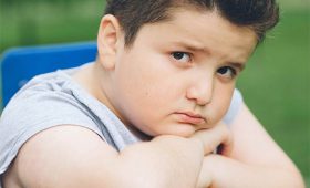Дети, которых дразнят из-за избытка веса, чаще набирают еще большую массу тела