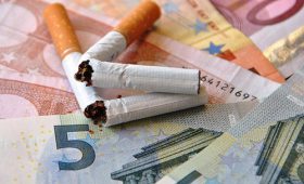 Люди в два раза чаще бросают курить, когда их стимулируют материально