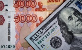 «Индекс бигмака» назвал рубль самой недооцененной валютой в мире