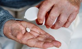 Аспирин не следует принимать здоровым людям после 70 лет