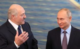 Лукашенко увидел попытки отдельных стран решить вопросы с помощью вентиля