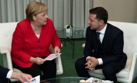 Зеленский созвонился с Меркель по поводу Донбасса