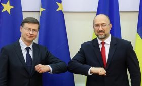 В ЕК предупредили Киев об угрозе потери транша ЕС