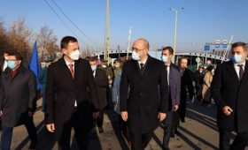Премьеры Украины и Словакии встретились на границе