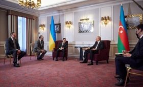 В Киеве началась встреча Зеленского с Алиевым
