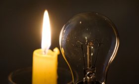 Должникам будут отключать свет: в Украине отменили мораторий на отключение электроэнергии за долги